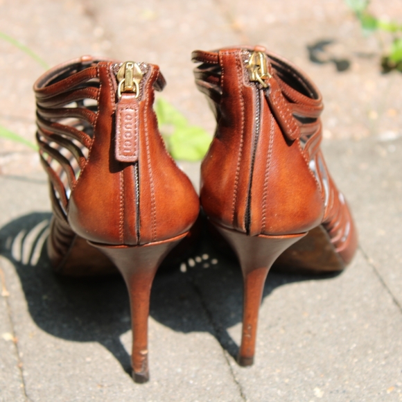 👉GUCCI Inga strappy brown leather peep toe booties - Picture 2 of 7